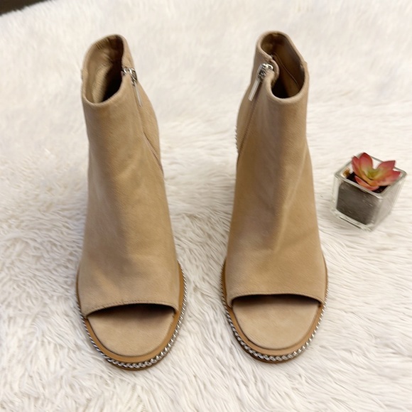 Vince Camuto Bitnny Tan Suede Chain Peep Toe Ankle Heel Bootie women size 8.5 - Picture 5 of 8